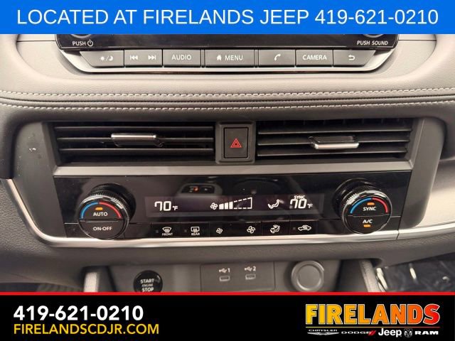 Used 2025 Nissan Rogue SV FWD image 25