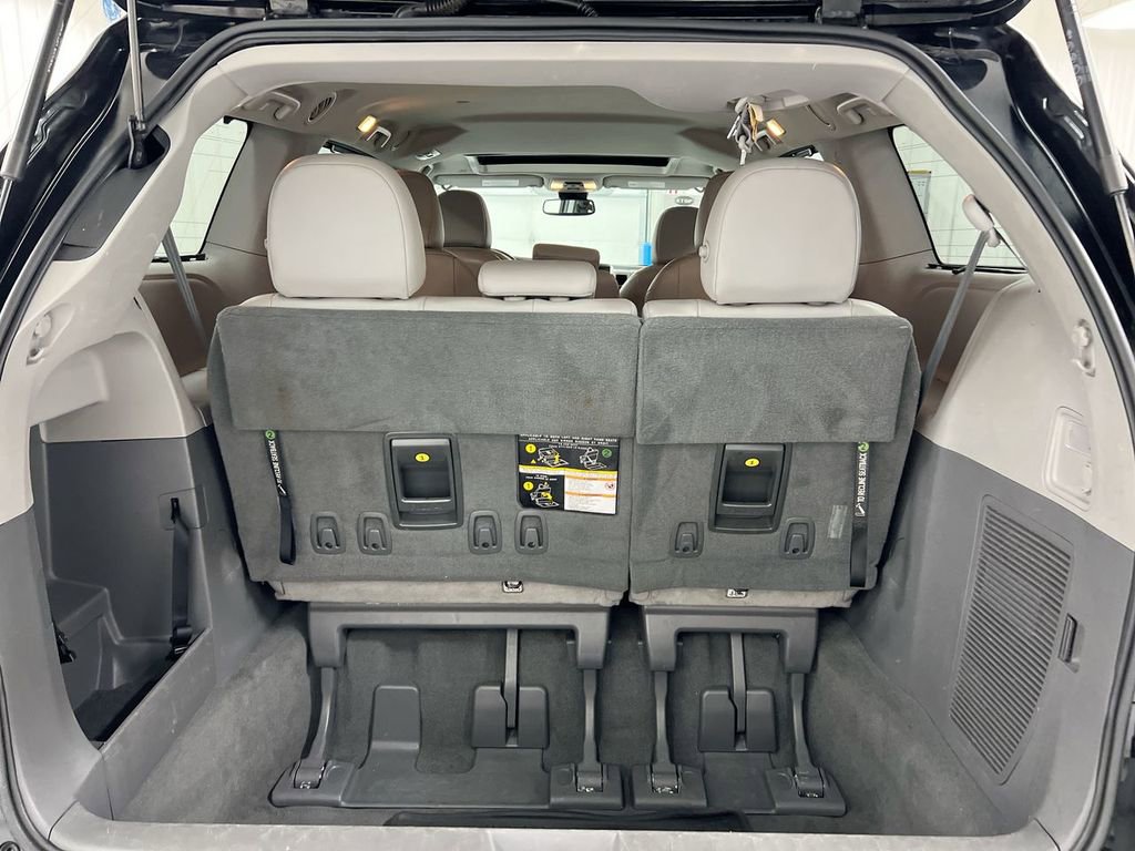 Used 2019 Toyota Sienna XLE image 25