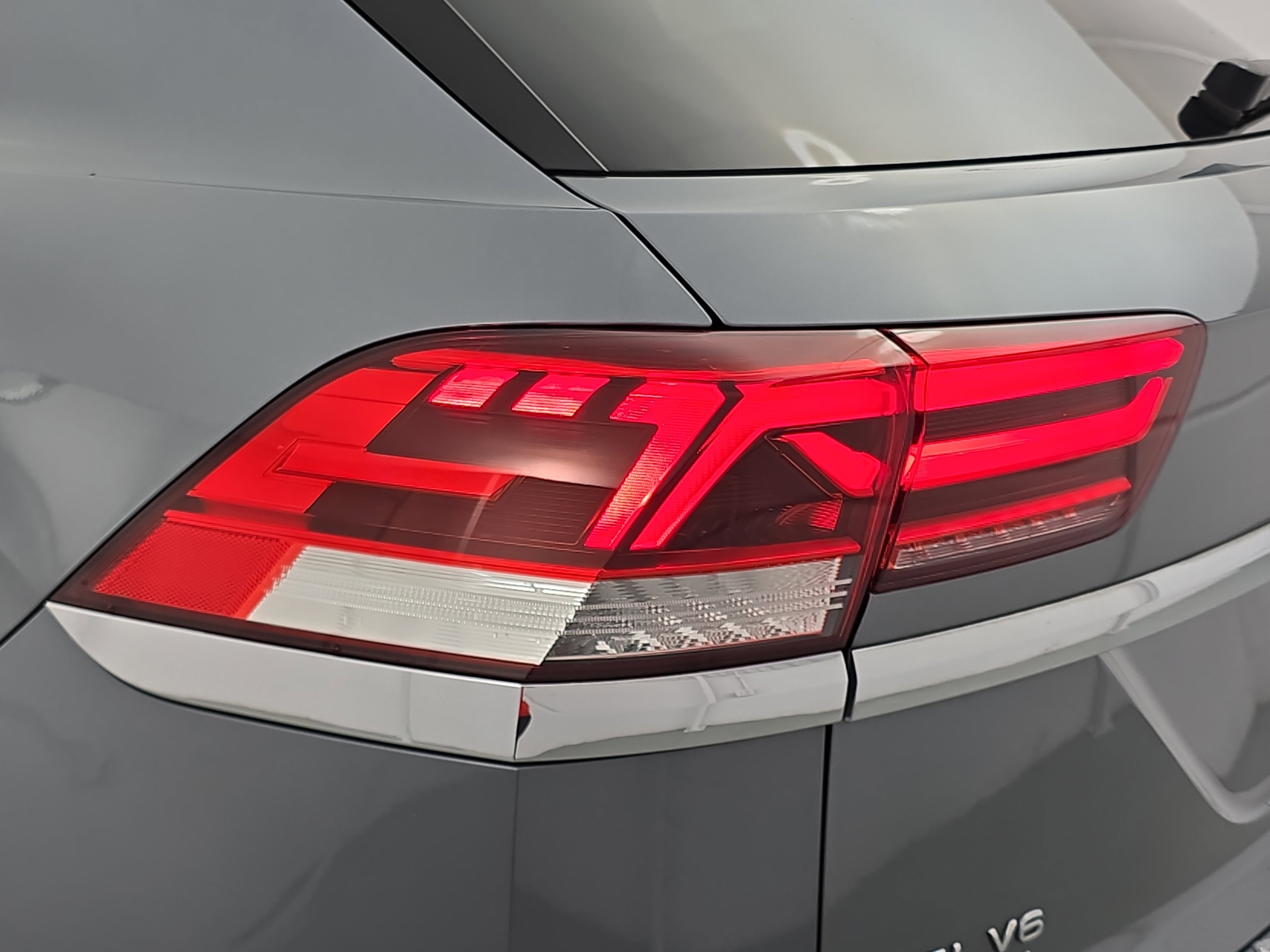 Used 2021 Volkswagen Atlas Cross Sport SEL Premium image 35