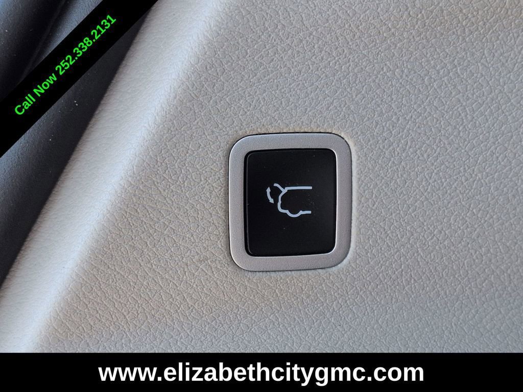 Used 2023 Chrysler Voyager LX FWD image 14