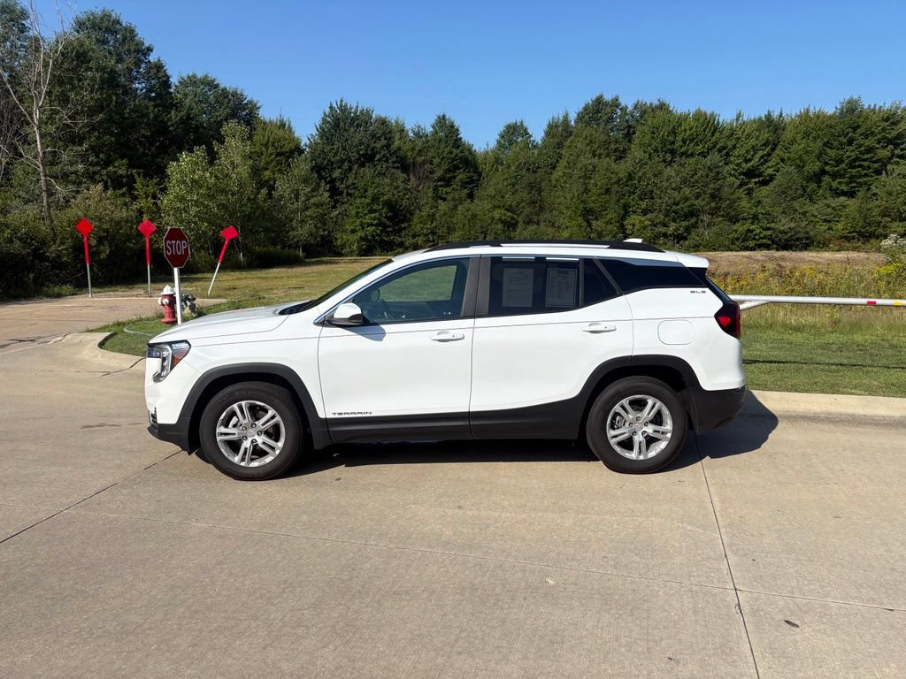 Used 2023 GMC Terrain SLE w/ Driver Convenience Package FWD image 6