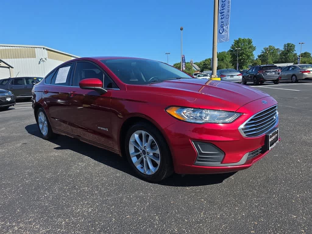 Used 2019 Ford Fusion SE FWD image 3