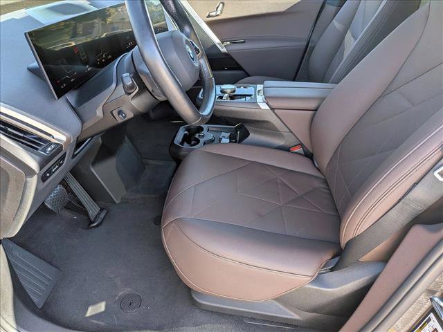 Used 2024 BMW iX xDrive50 w/ Sport Package AWD/4WD image 17