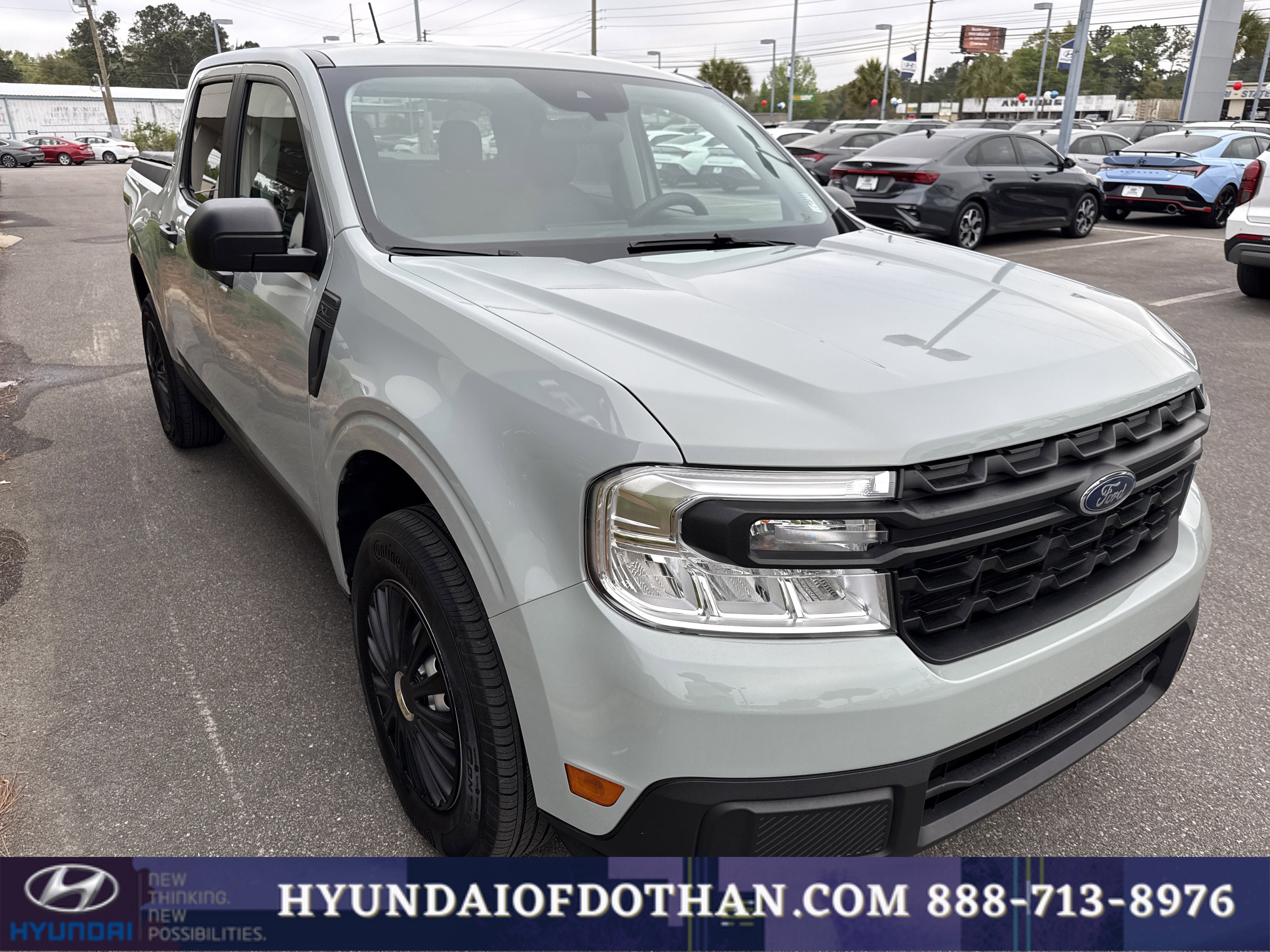 Used 2023 Ford Maverick XL image 3