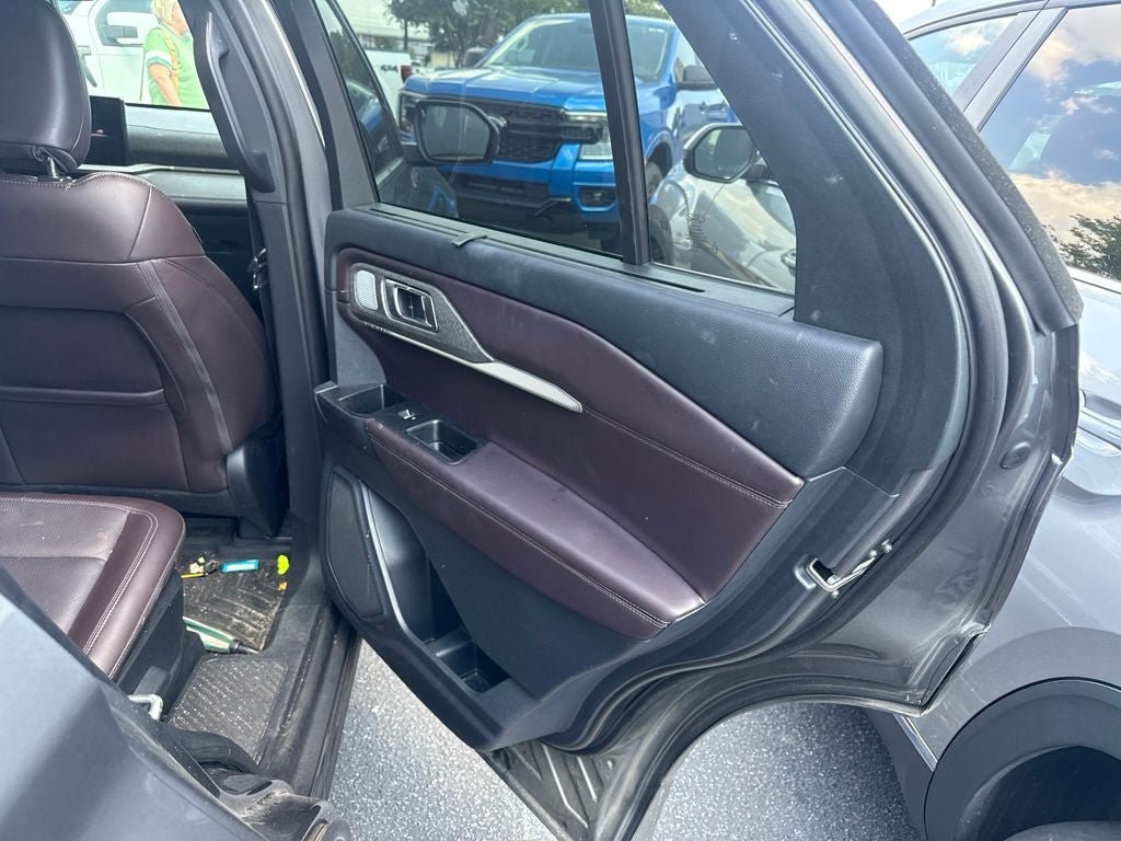Certified 2025 Ford Explorer Platinum RWD image 27