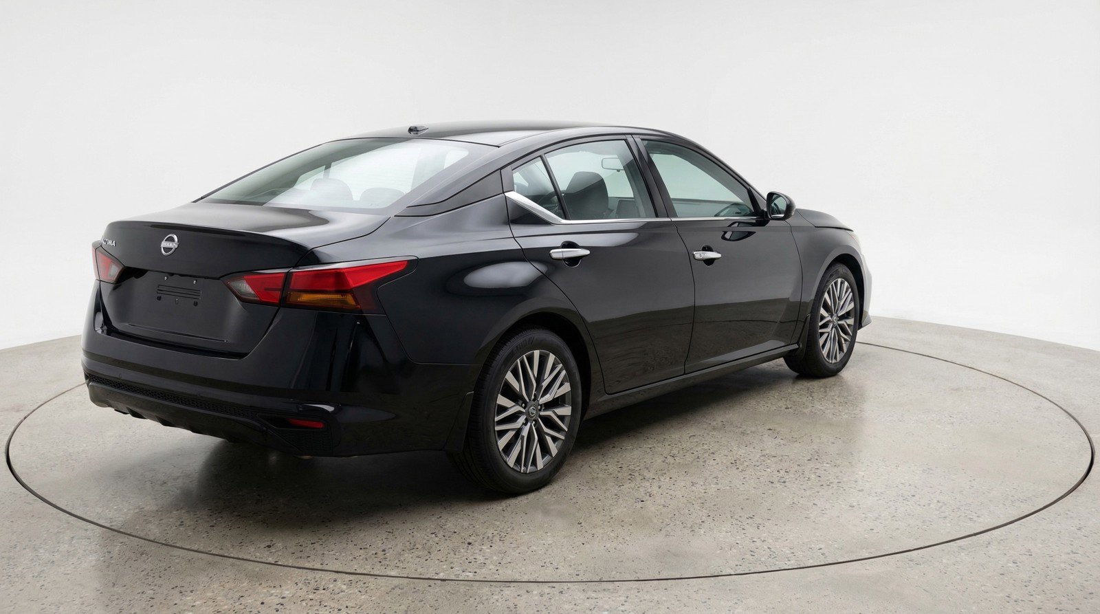 Used 2025 Nissan Altima 2.5 SV image 9