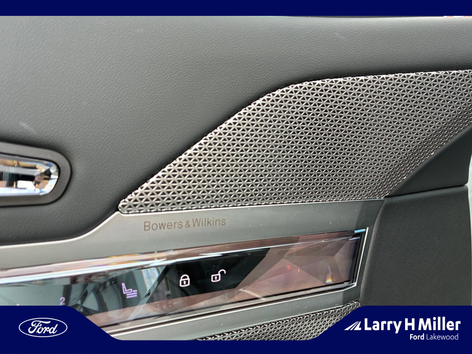 Used 2025 BMW 760i xDrive w/ Premium Package image 27