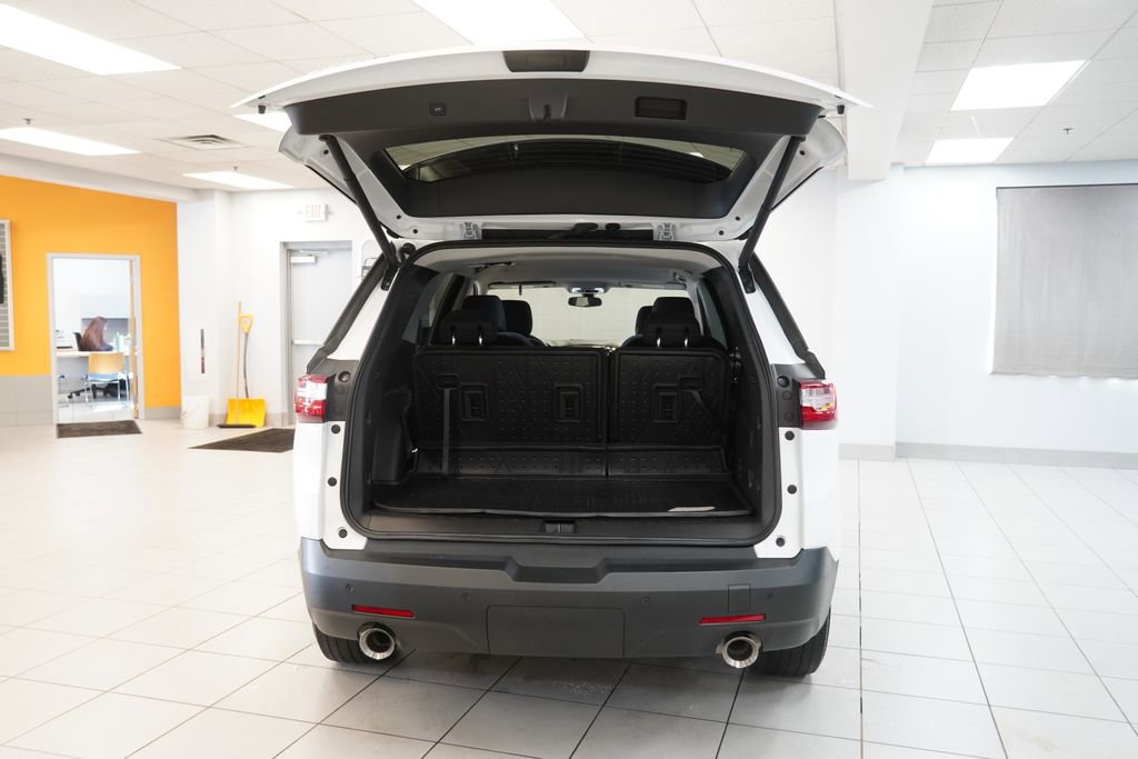 Used 2021 Chevrolet Traverse LT image 9