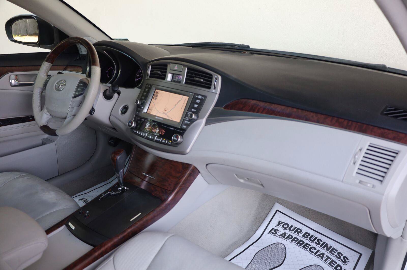 Used 2011 Toyota Avalon Limited FWD image 33
