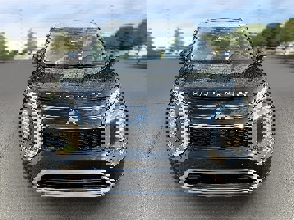 New 2025 Mitsubishi Outlander AWD image 2