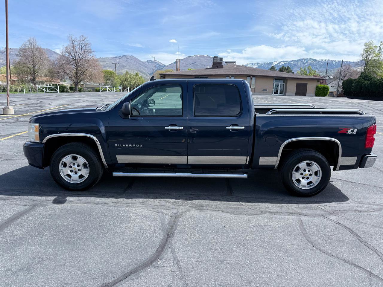 Used 2010 Chevrolet Silverado 1500 LT image 2