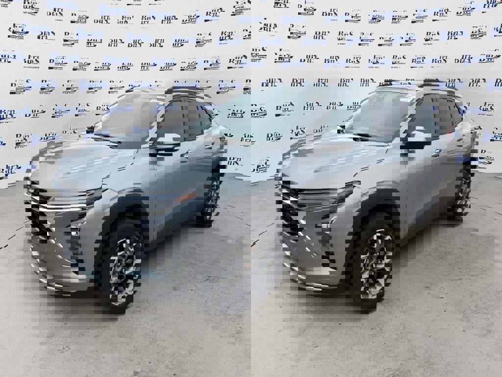 Used 2025 Chevrolet Trax LT w/ LT Convenience Package FWD image 3