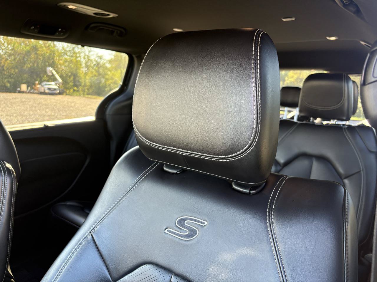 Used 2023 Chrysler Pacifica Touring-L w/ S Appearance Package FWD image 16