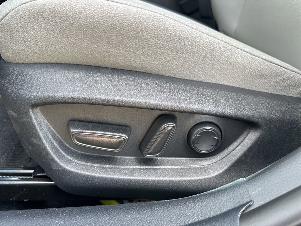 Used 2025 Toyota Camry SE image 16