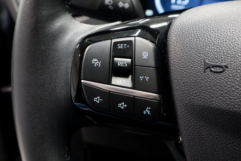 Certified 2025 Ford Escape Platinum image 29