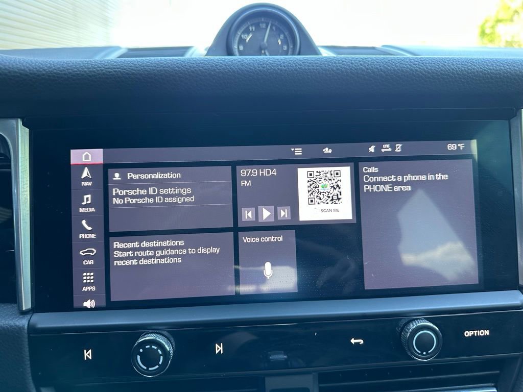 Certified 2023 Porsche Macan AWD/4WD image 30