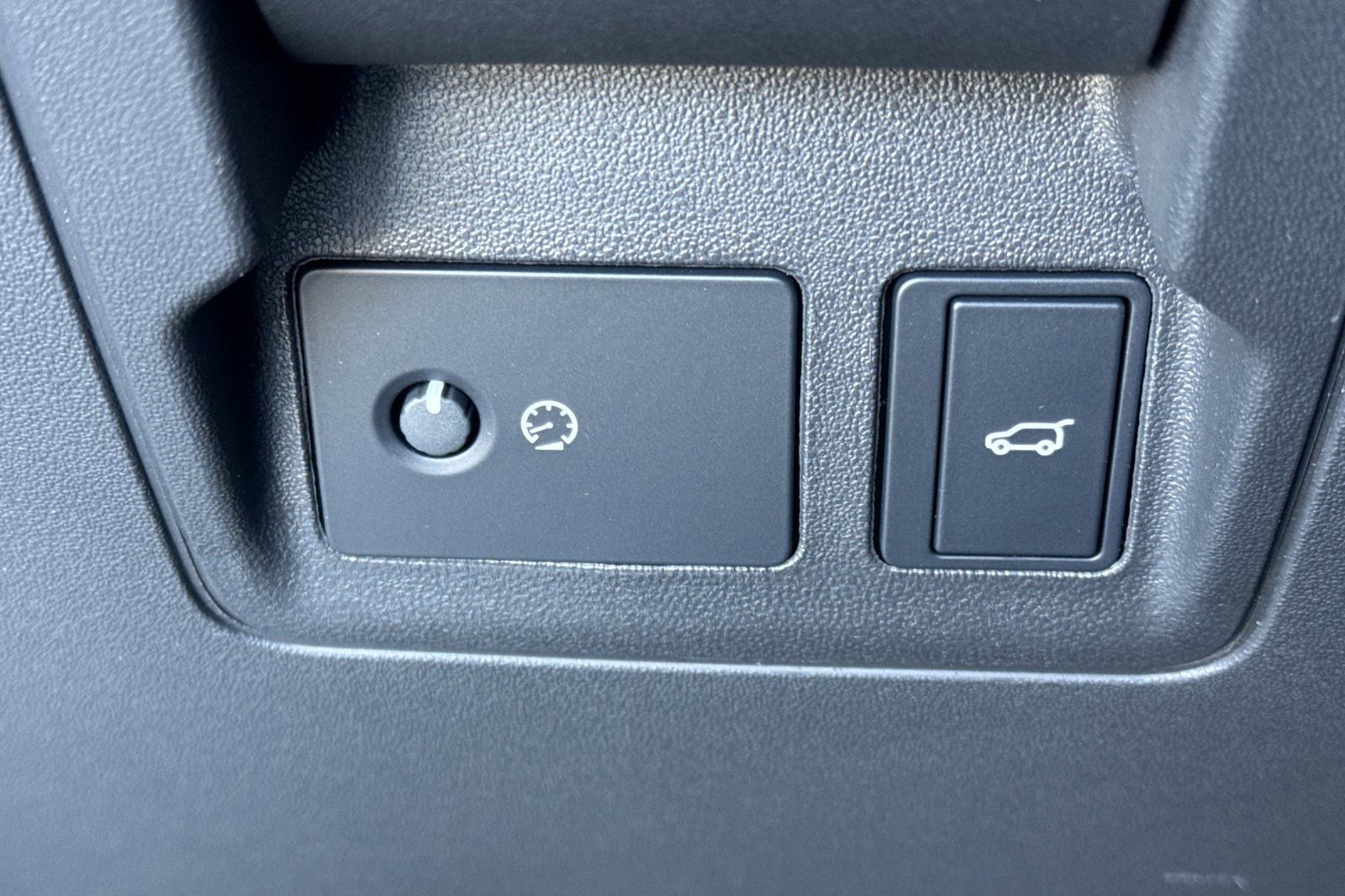 Used 2026 Land Rover Range Rover Velar S image 32