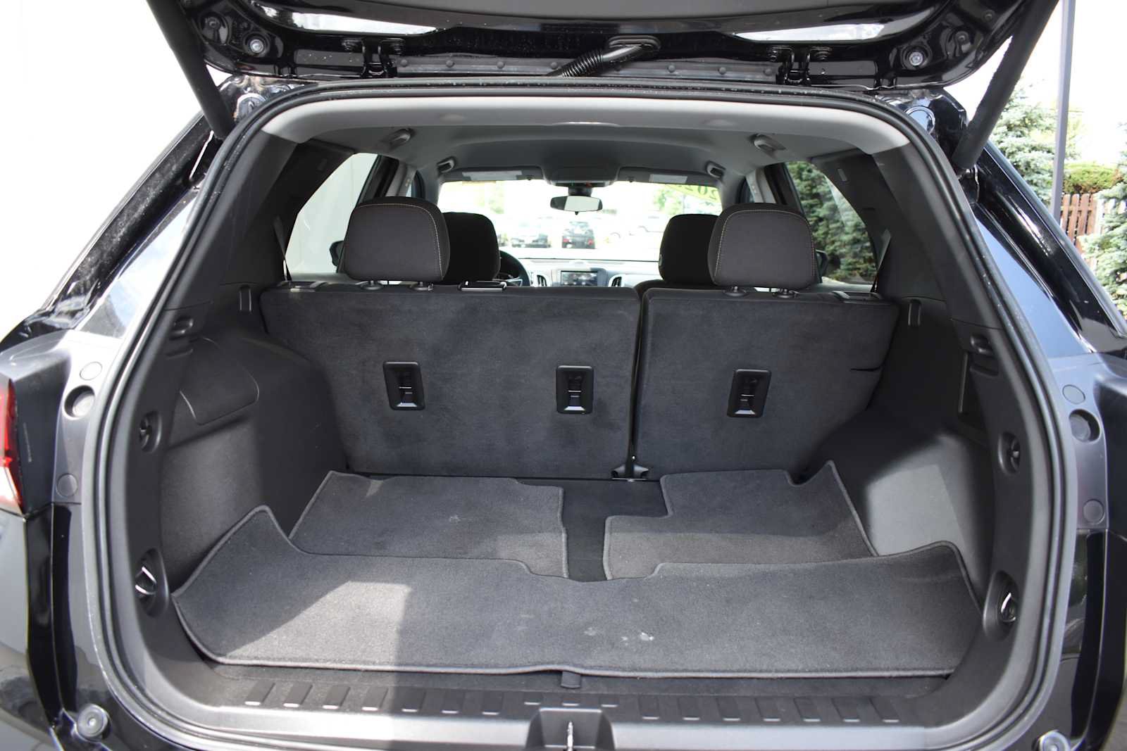 Used 2023 Chevrolet Equinox LT AWD/4WD image 12