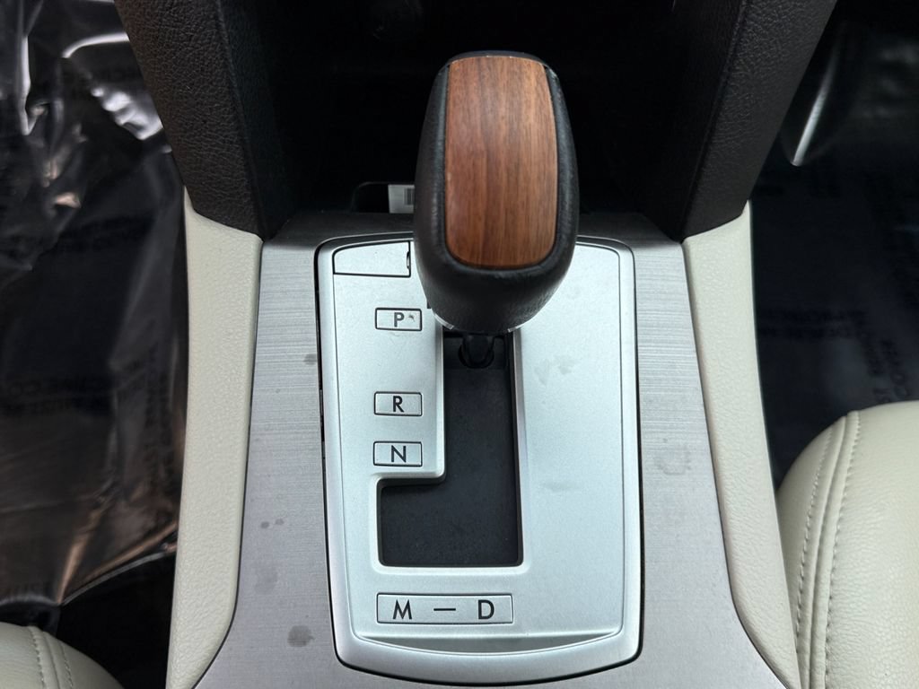 Used 2013 Subaru Outback 2.5i Limited w/ Moonroof Pkg AWD/4WD image 16