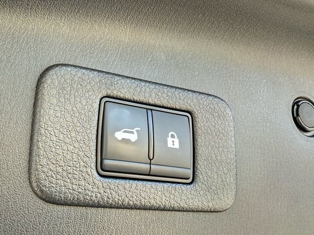 Used 2024 Nissan Armada SL w/ Captain's Chairs Package image 19