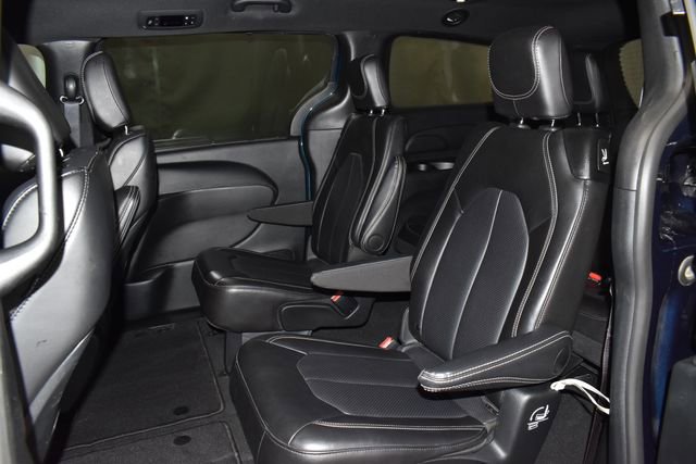 Certified 2025 Chrysler Pacifica Select image 31