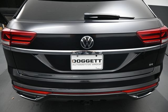 Used 2022 Volkswagen Atlas Cross Sport SE w/ Panoramic Sunroof Package FWD image 2