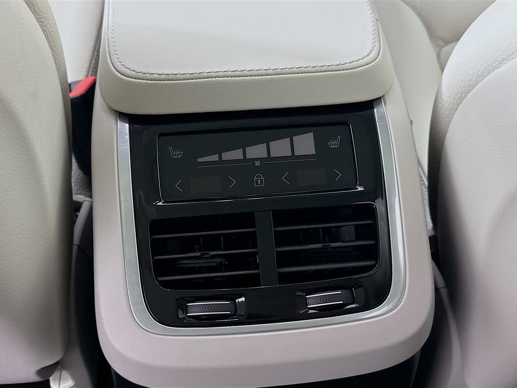 Used 2024 Volvo XC90 T8 Plus w/ Protection Package Premier AWD/4WD image 25