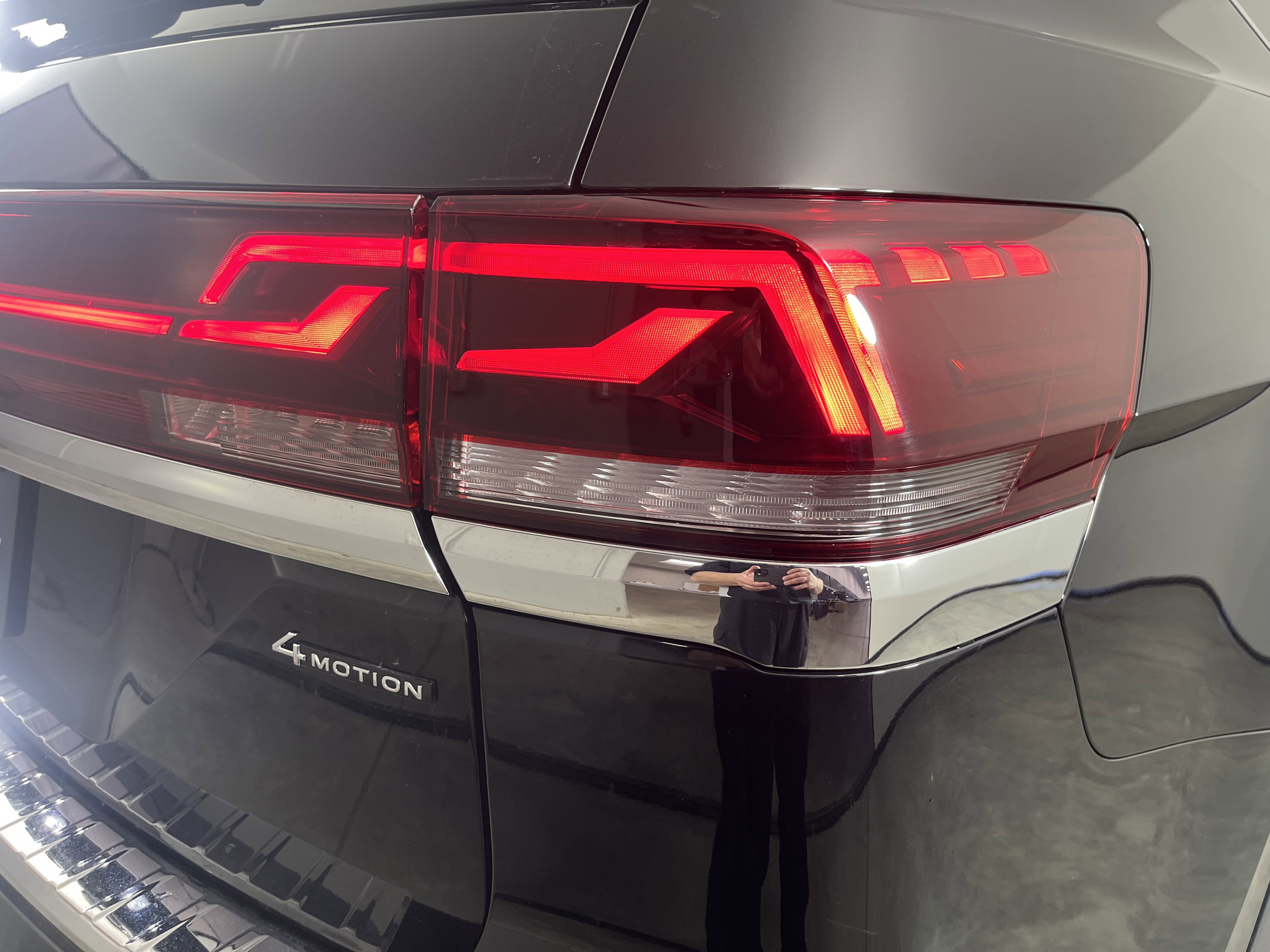 Certified 2024 Volkswagen Atlas SEL Premium R-Line AWD/4WD image 27