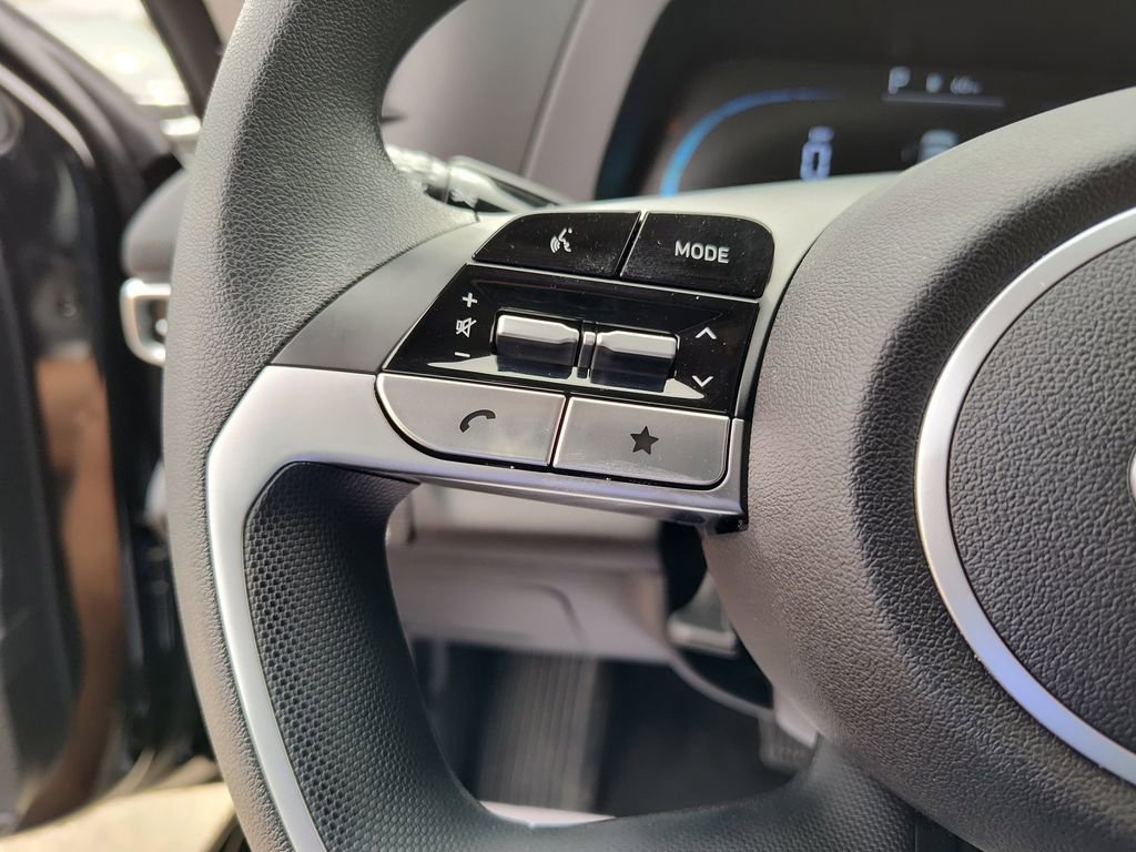 Used 2025 Hyundai Elantra SE image 23