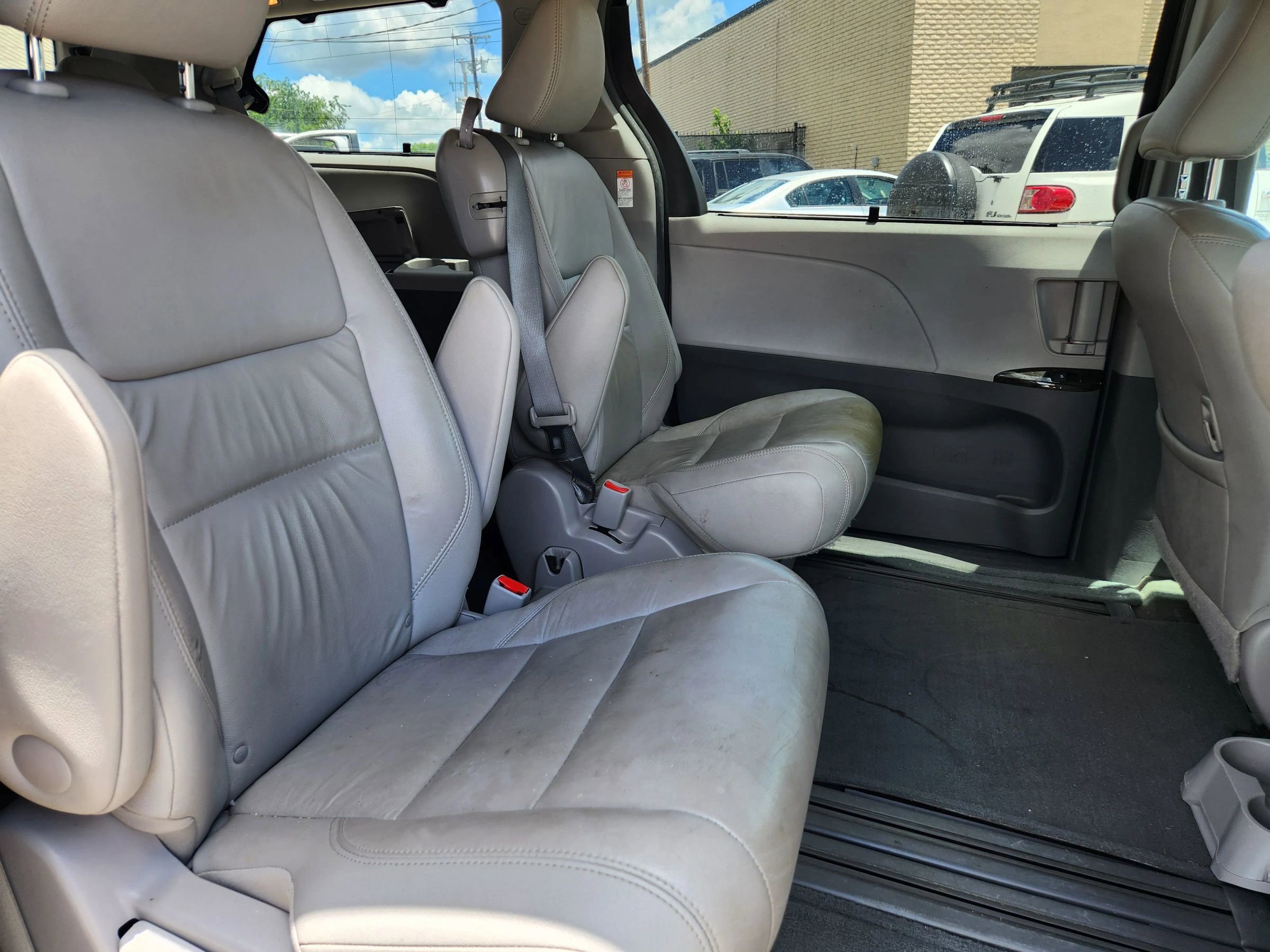 Used 2017 Toyota Sienna XLE w/ XLE Navigation Package FWD image 10