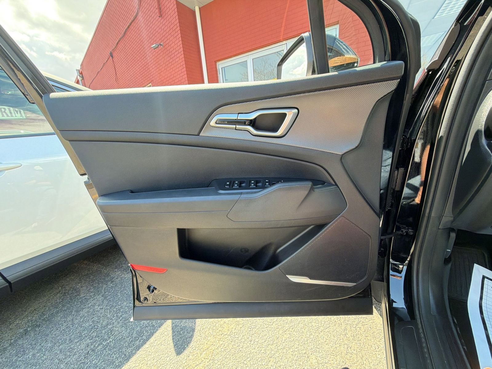 Used 2025 Kia Sportage LX image 15