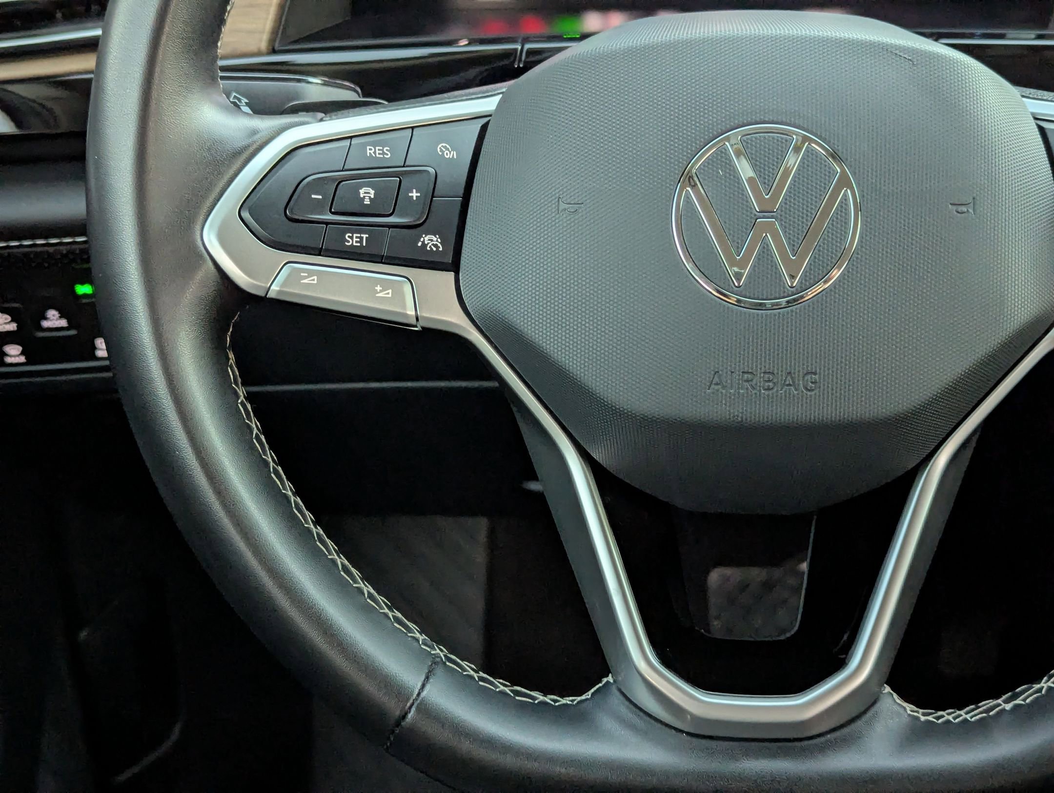 Used 2025 Volkswagen Atlas SE image 21