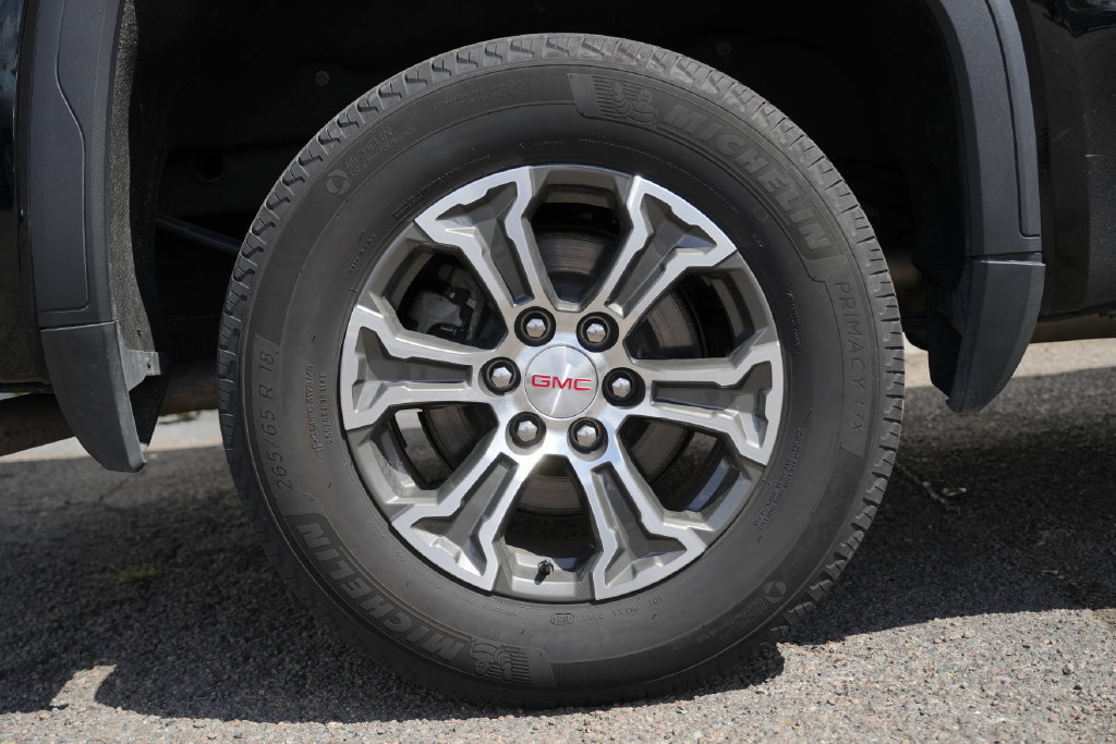 Used 2025 GMC Sierra 1500 SLT AWD/4WD image 11