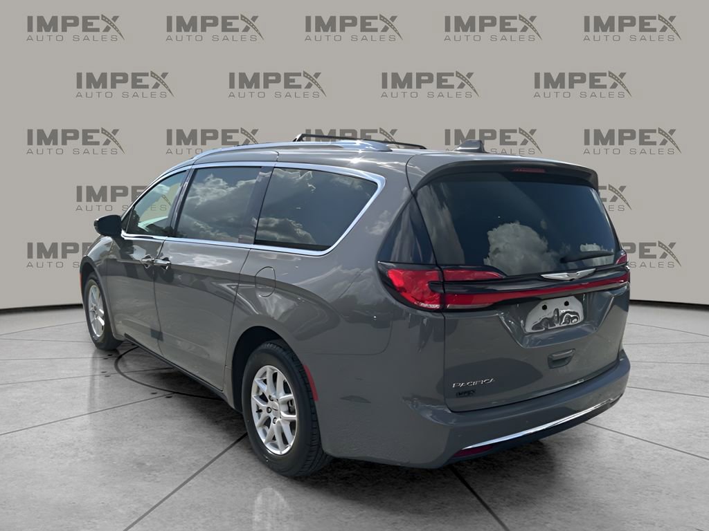 Used 2021 Chrysler Pacifica Touring-L image 3