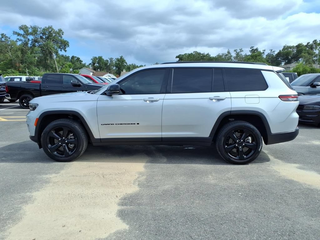 Used 2023 Jeep Grand Cherokee L Limited w/ Luxury Tech Group II RWD image 4