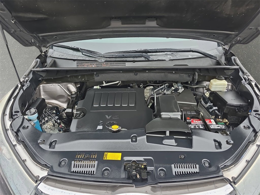 Used 2015 Toyota Highlander Limited image 32
