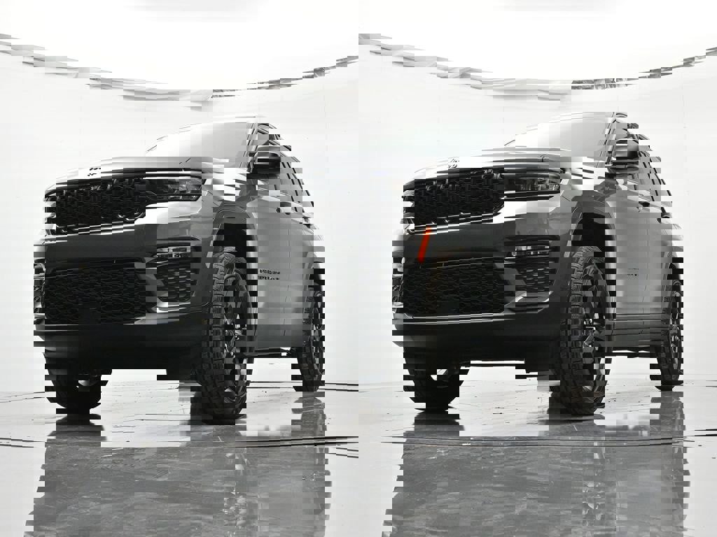 New 2025 Jeep Grand Cherokee Limited w/ Black Appearance Package image 33