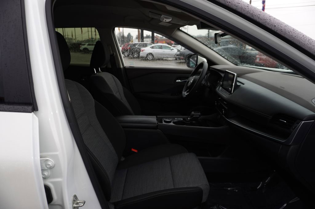 Used 2023 Nissan Rogue SV image 28