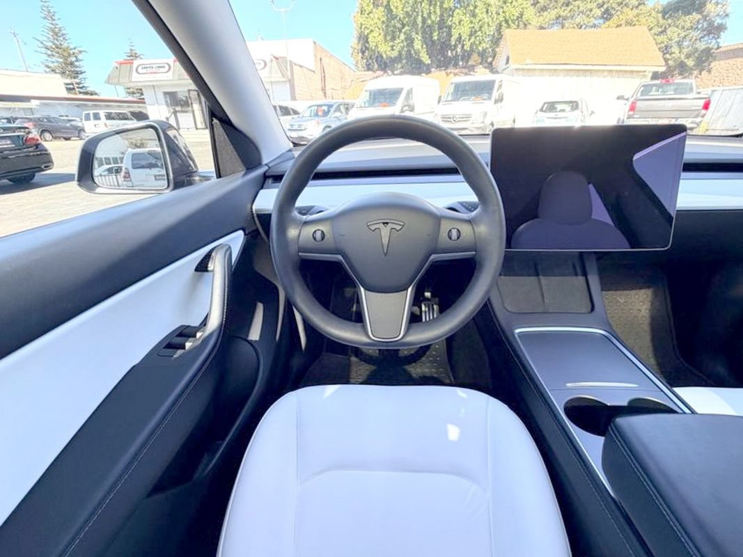 Used 2022 Tesla Model Y Performance AWD/4WD image 25