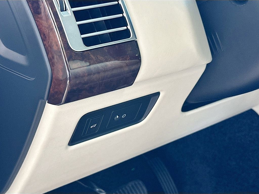 Used 2020 Land Rover Range Rover HSE image 10