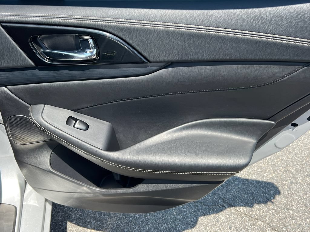 Used 2023 Nissan Maxima Platinum w/ Sport Mat Group FWD image 17