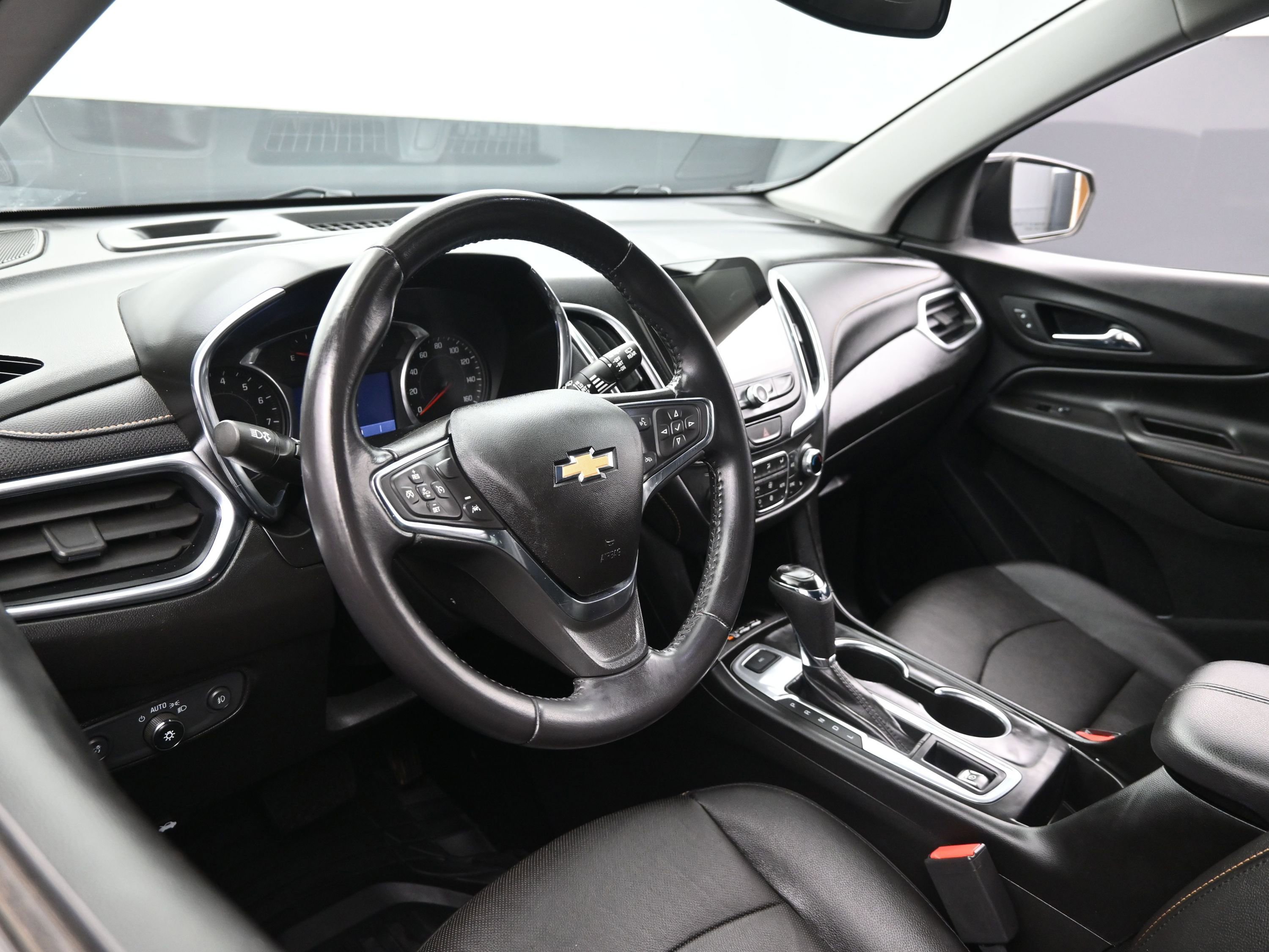 Used 2021 Chevrolet Equinox Premier w/ Redline Edition image 16