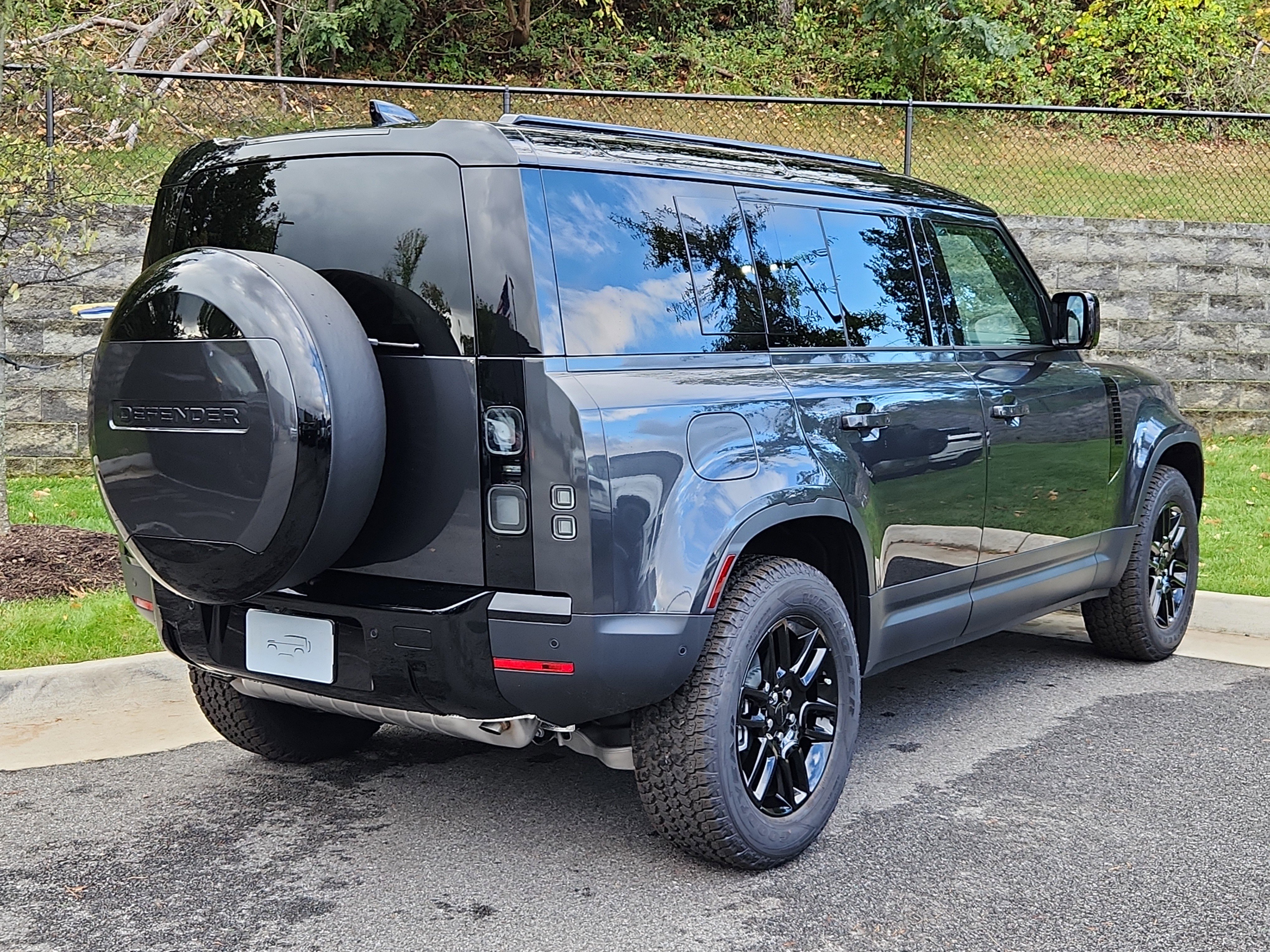 New 2026 Land Rover Defender 110 S image 2