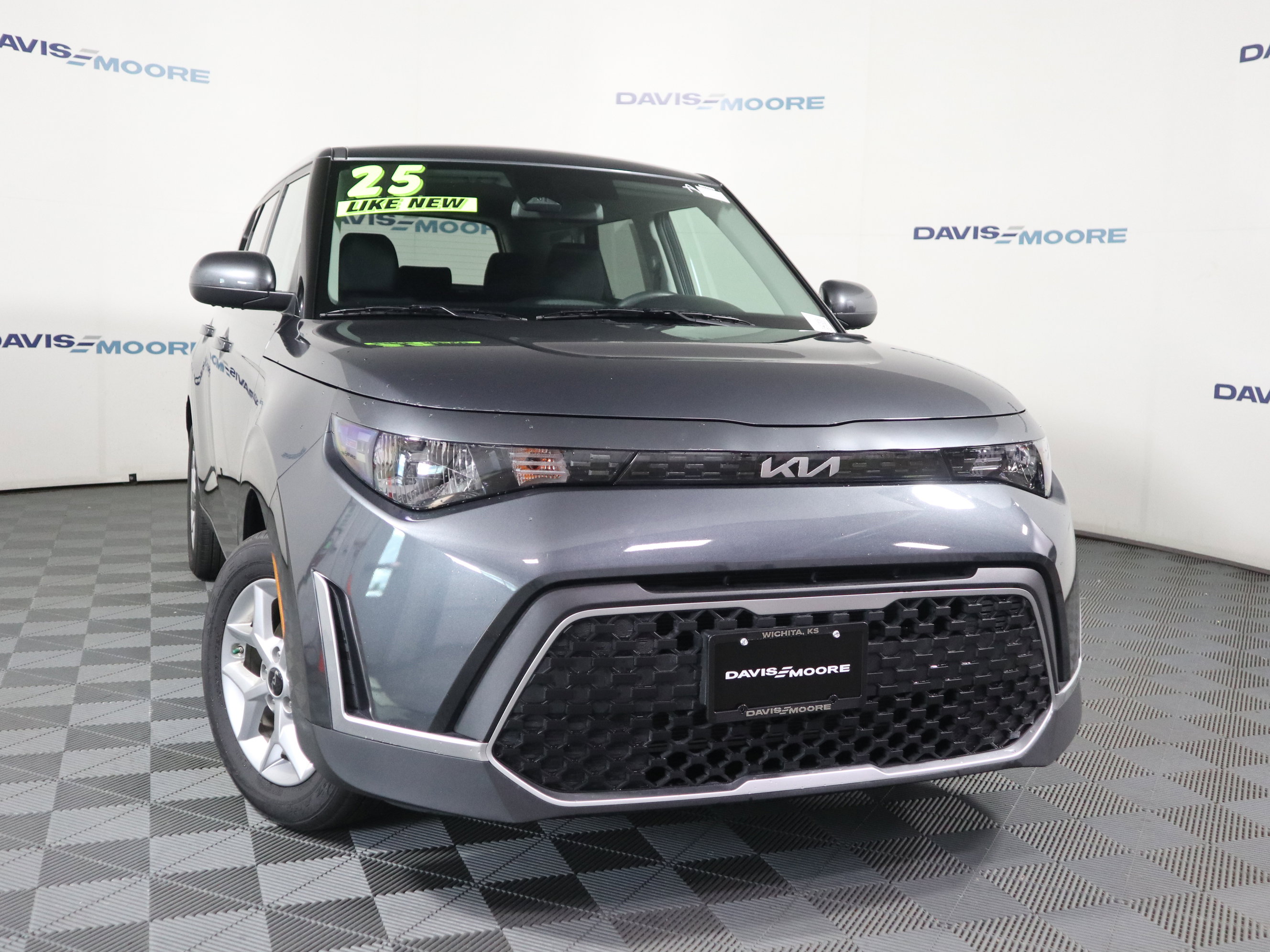 Used 2025 Kia Soul LX w/ LX Technology Package FWD image 2