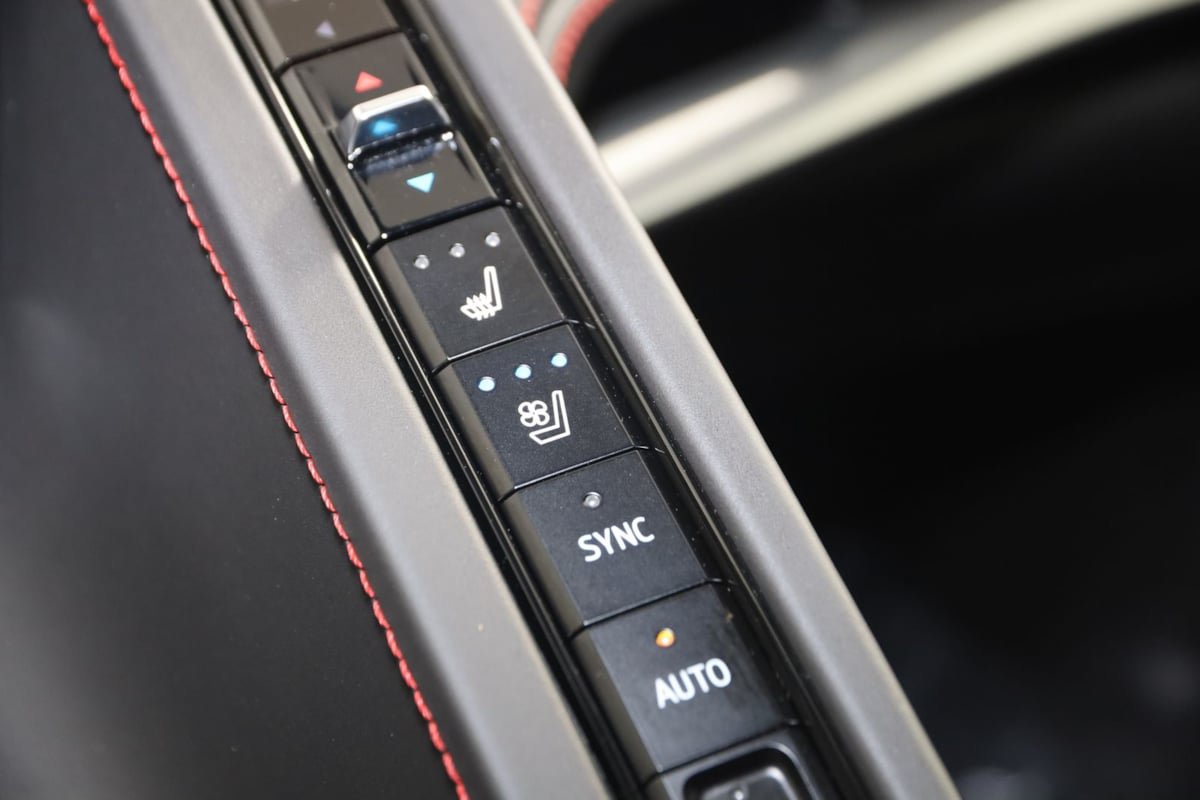 Used 2021 Chevrolet Corvette Stingray Premium Cpe w/ Z51 Performance Package RWD image 9