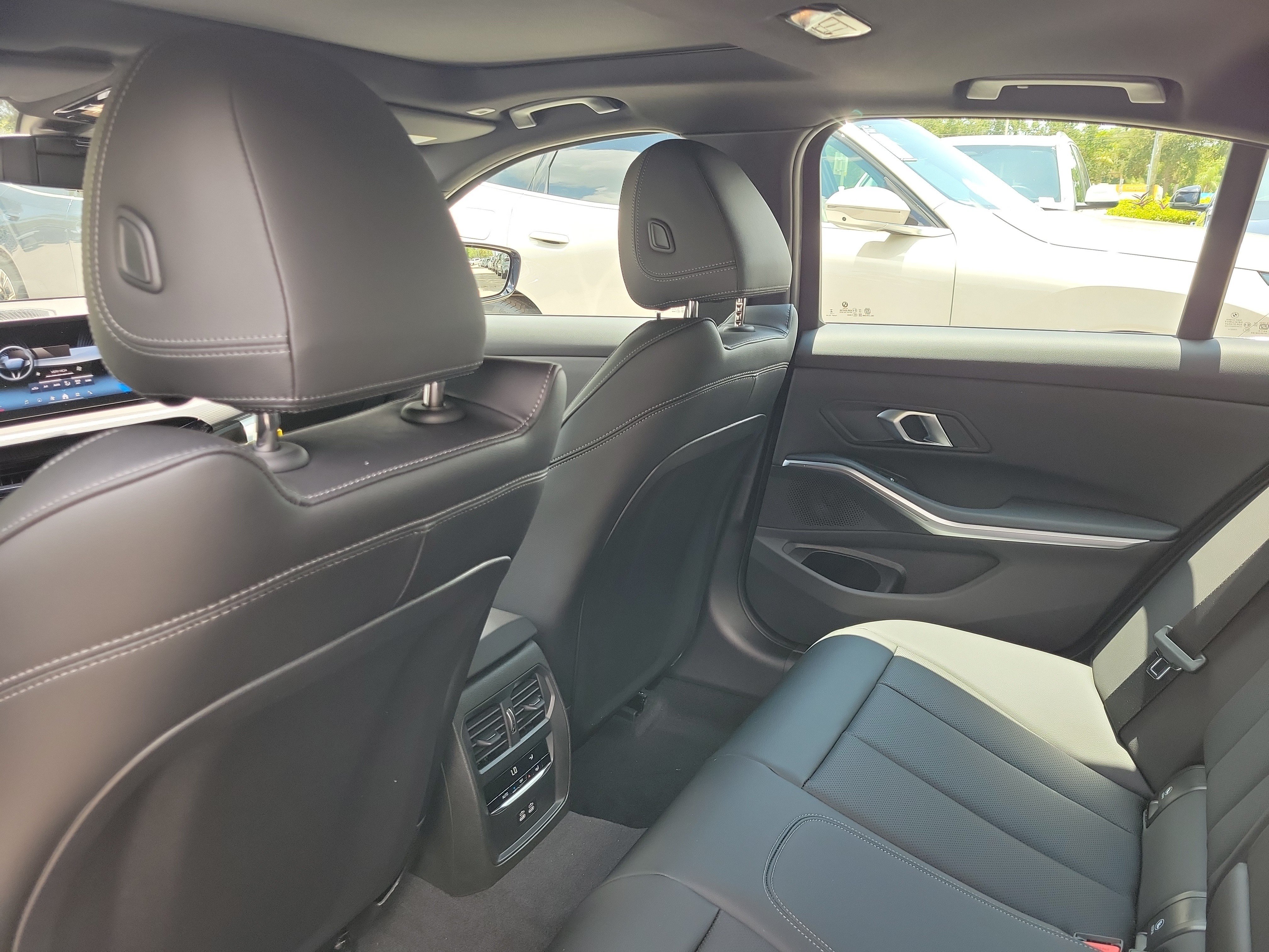 New 2026 BMW 330i Sedan w/ M Sport Package RWD image 10