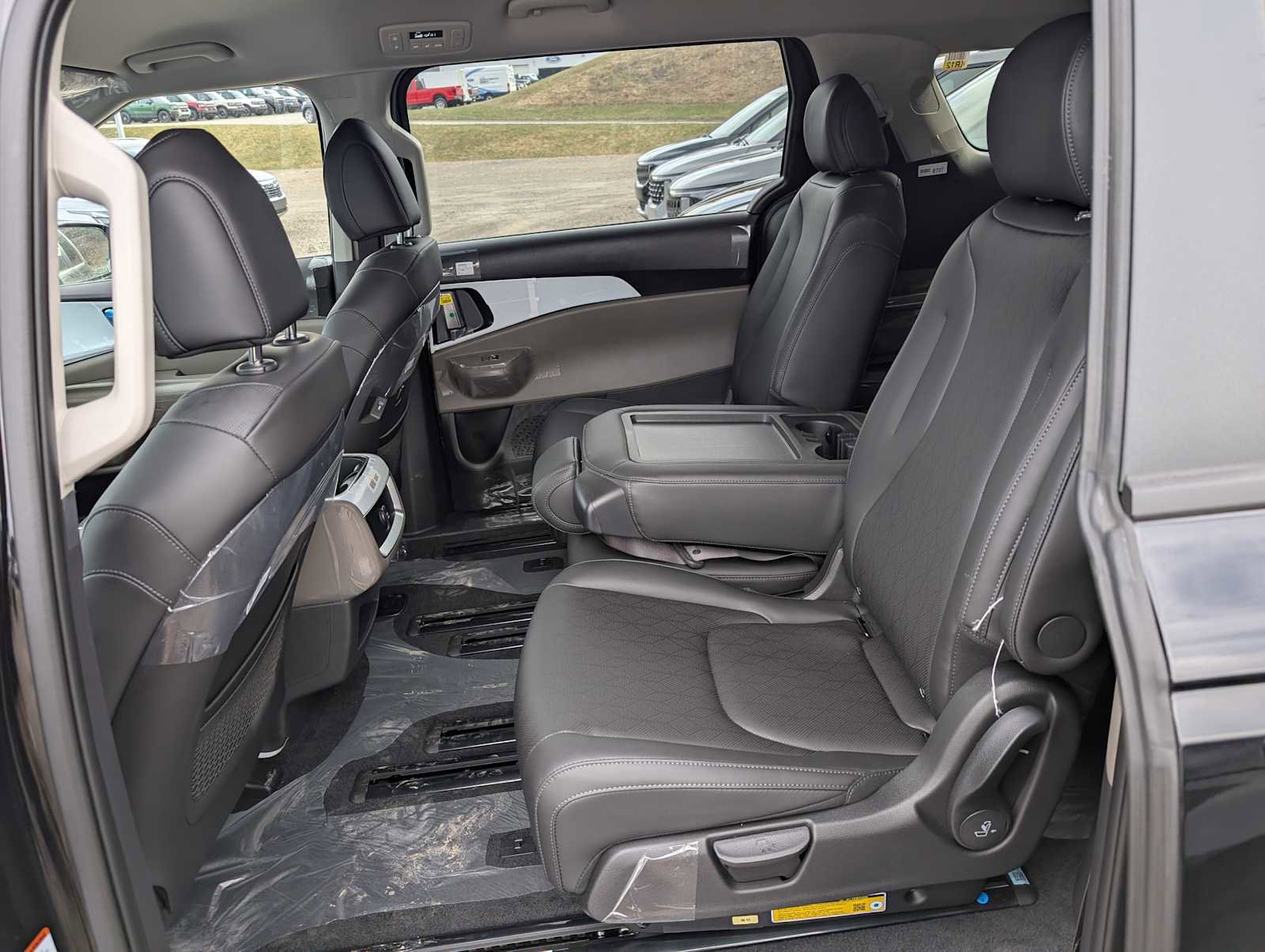 New 2026 Kia Carnival FWD image 18