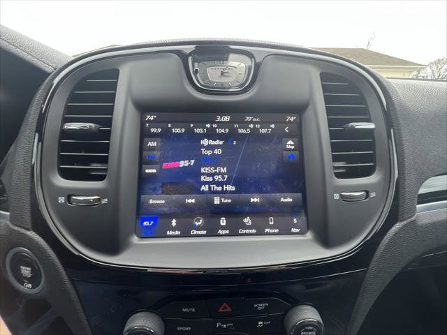 Used 2018 Chrysler 300 S w/ 300S Premium Group image 16