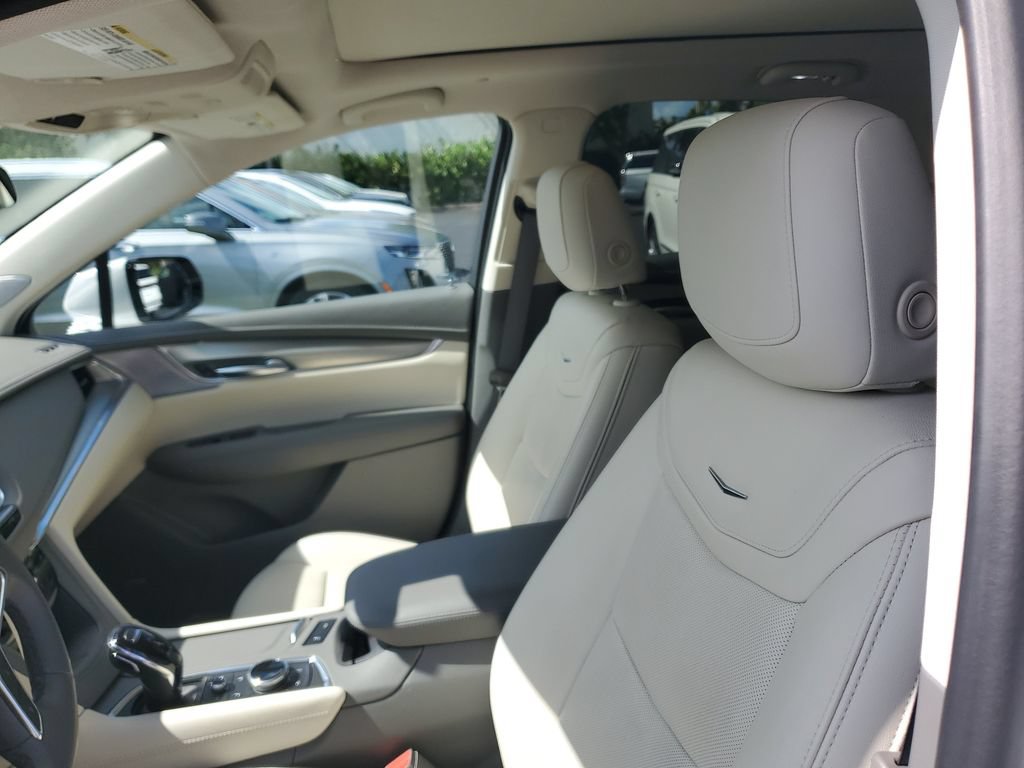 Certified 2023 Cadillac XT5 Premium Luxury w/ LPO, Premium Carpet Package FWD image 21