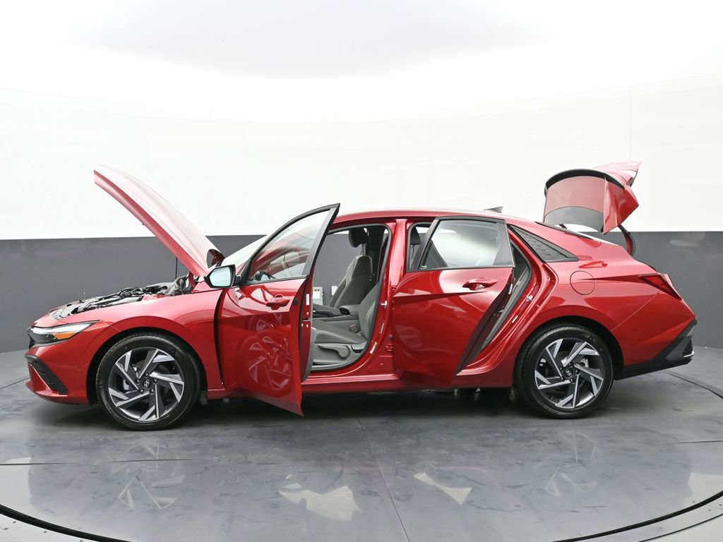 Certified 2025 Hyundai Elantra Sport image 47